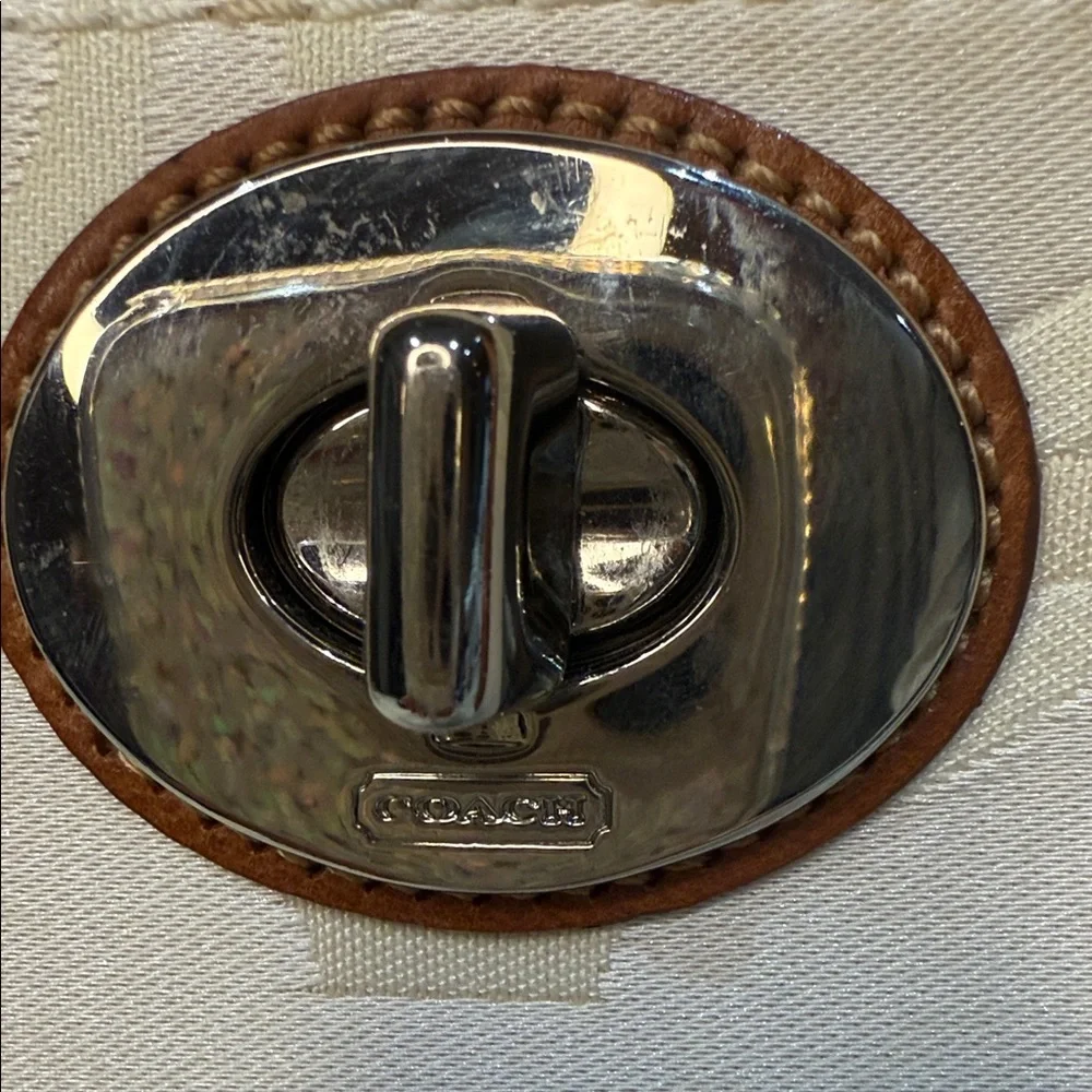 Coach elegant shoulder